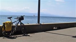 Nice views to Lake Geneva over lunch, from Place du Vieux-Port, 4.0 miles into the ride